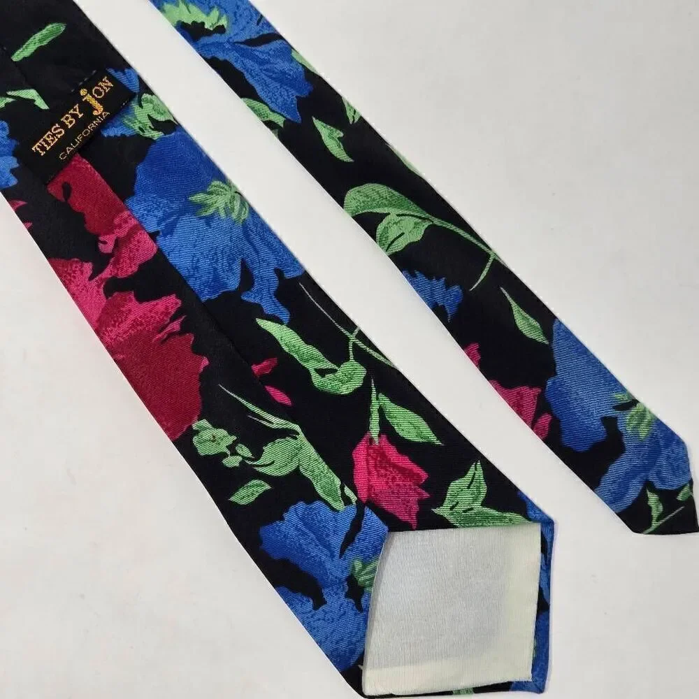 VINTAGE TIES BY JON CALIFORNIA SILK TIE BLACK BLUE RED HAWAIIAN MOTIF 3.5